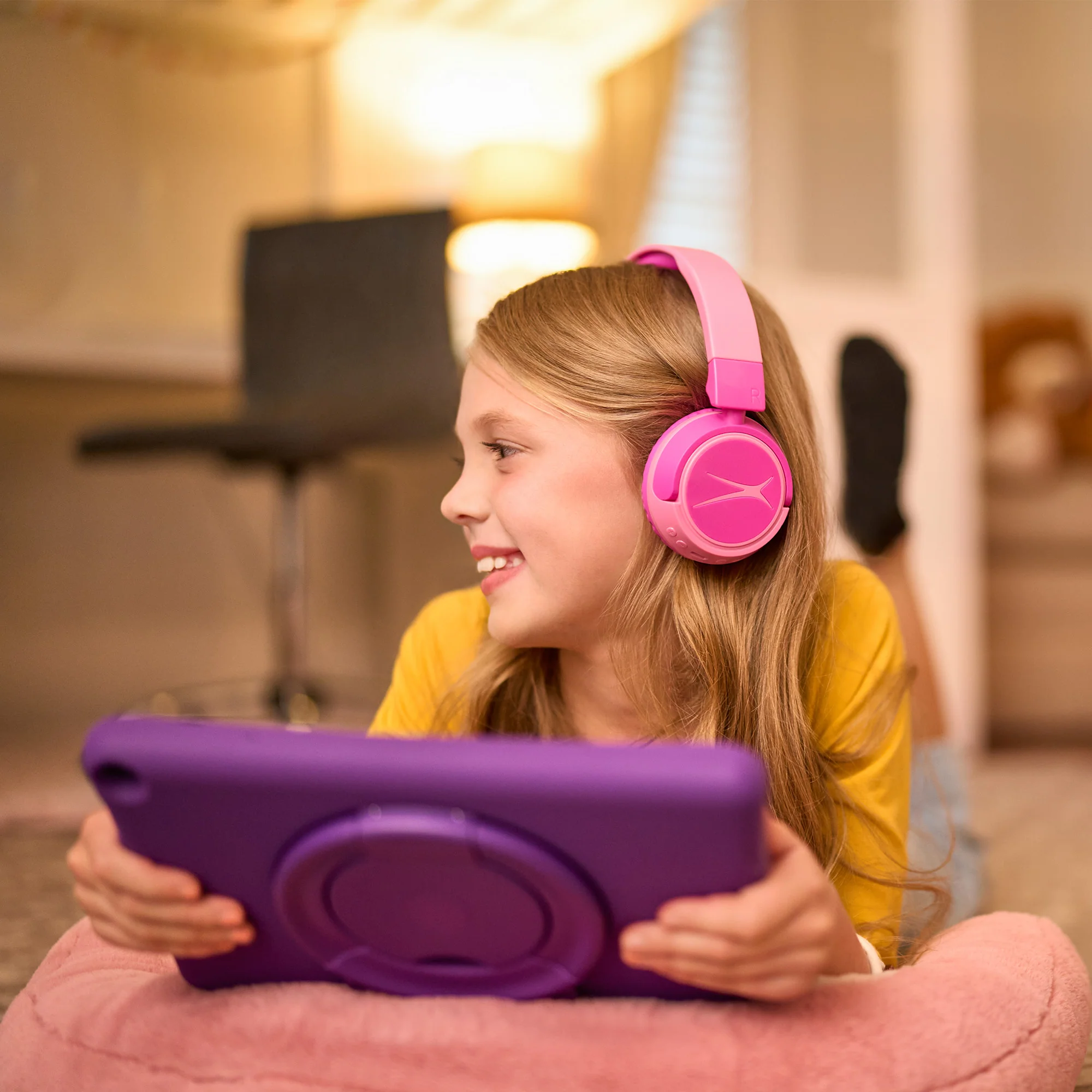 Altec Lansing Kid Safe 2-In-1 Bluetooth and Wired Headphones (Two-Tone) - Image 11